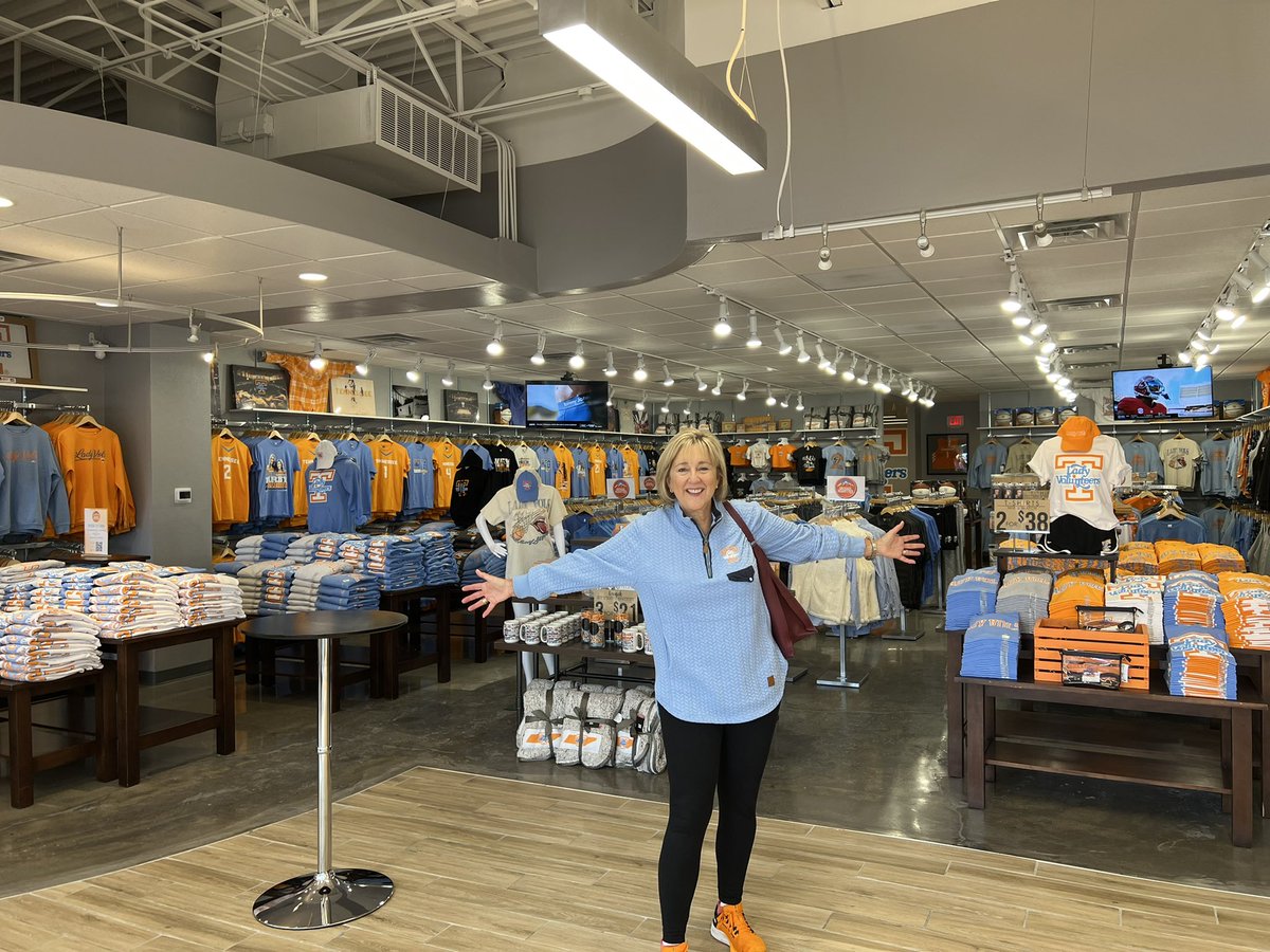 Donde Plowman on Twitter "This morning, we celebrated the grand opening of OrgMntDesigns with