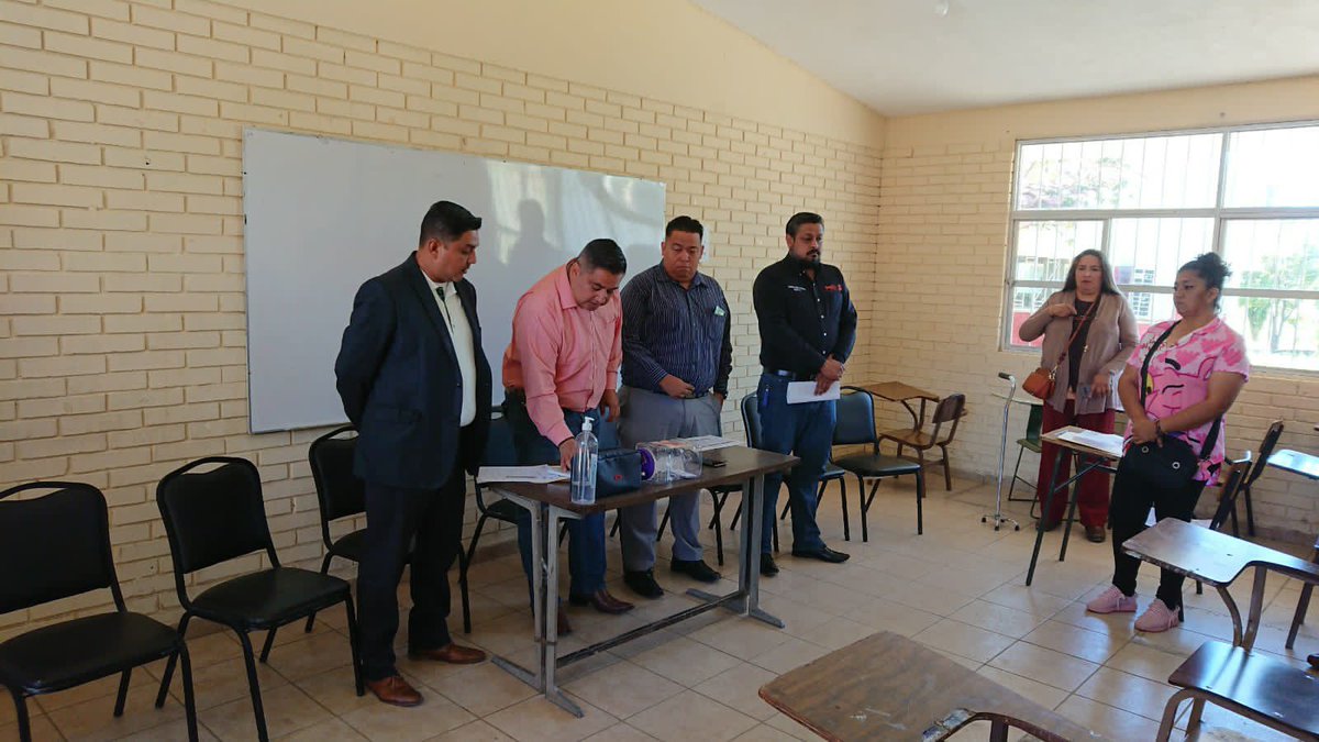SNTE21's tweet photo. #UnoSomosTodos🙋♀️
#TodosSomosUno🙋♂️
Continuando con las asambleas de renovación de las delegaciones y centros de trabajo que conforman la #Sección21🟠 del #SNTE📚, la #DI33 de Preescolar; #DI38 de Primarias; #DII57, #DII204 de Secundarias Generales y Técnicas; #DII88 de https://t.co/3pspFe5jFR