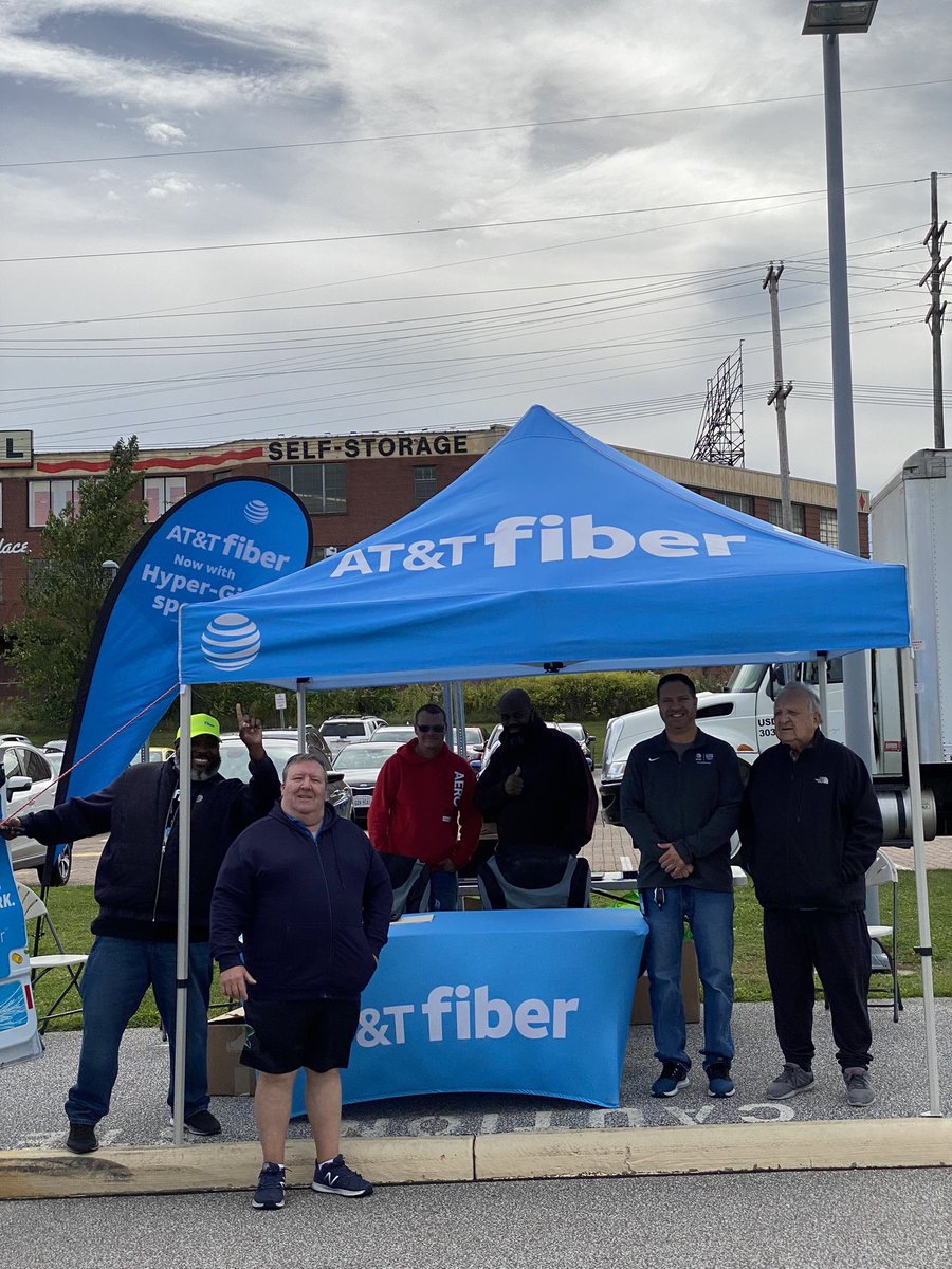 CLETonyCostanzo's tweet photo. @ATT bridging the digital divide at the Cleveland Utility Resource fair signing up all who should up for ACP and giving free laptops away those who qualified and signed up for ACP.  Thank you to the Digital Navigators!#RET3 #Esperanza #Cevelandpubliclibrary #ASC3 https://t.co/eNyVyRJAmV