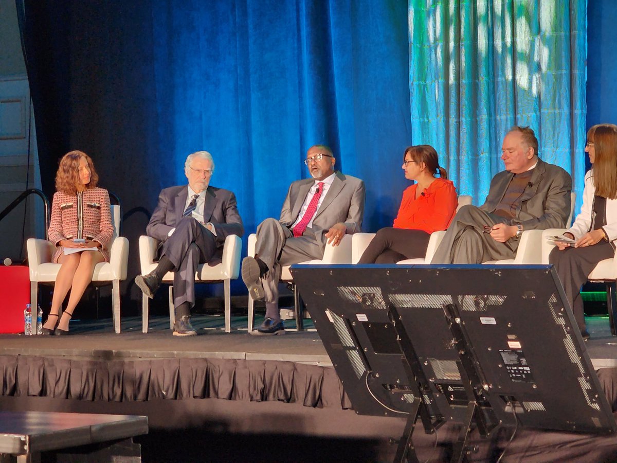 Dr. Gibbons @nih_nhlbi discusses how he almost became a primary care doc in his home community of Philly...however strong role models and mentoring helped him to give back to so many more...AMAZING #HFSA2022