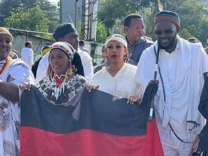 YusufJare's tweet photo. From Kenya sending much love and happiness to our brothers and sisters in Ethiopia .Happy Irrechaa Day and happy Oromo annual thanks giving day "IRREECHAA" Celebration at Hora Finfinnee and Bishoftu Hora Harsadi 🇪🇹🇰🇪😍
#irreecha2022 
#Peace
#Happiness 
🇪🇹🇰🇪😍 https://t.co/H3iAW9pkkY
