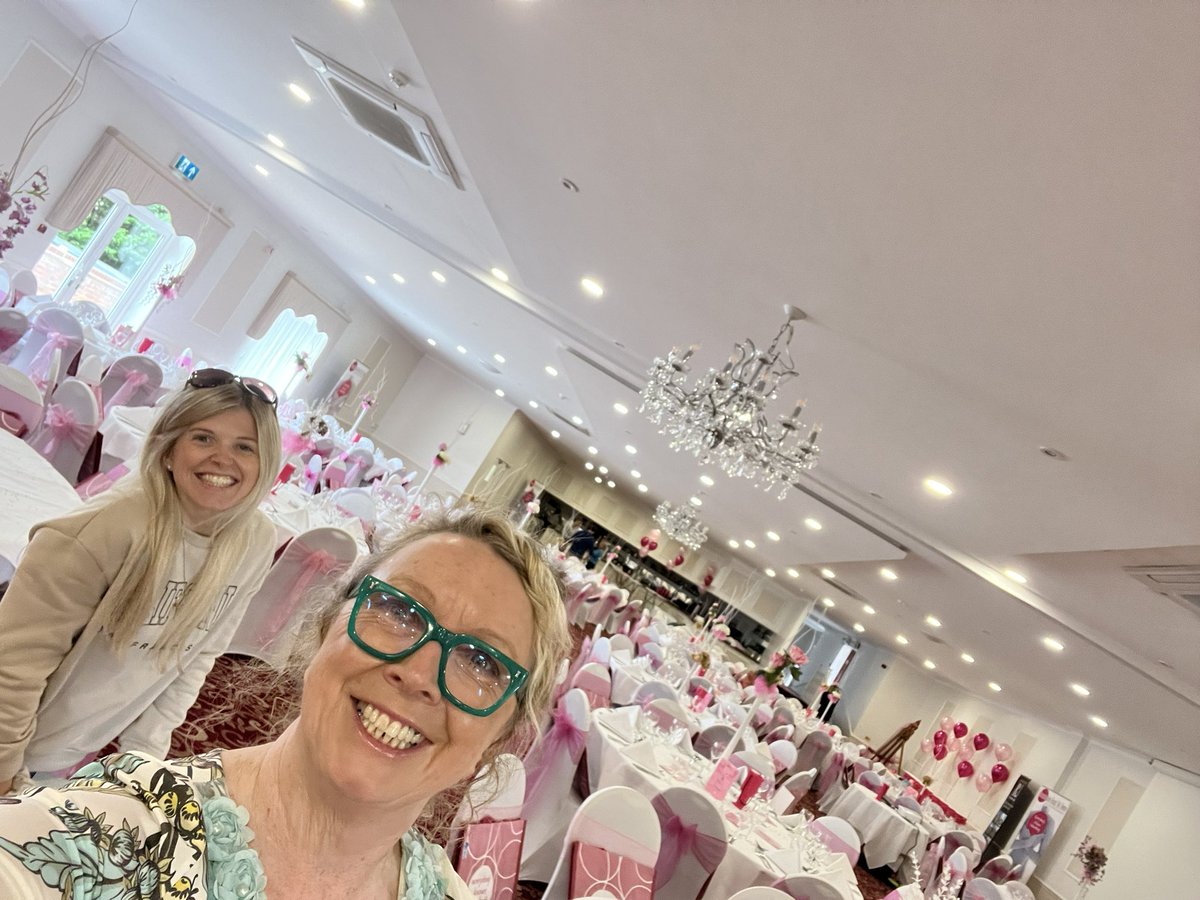 k_leather's tweet photo. Loving the @BankHouseHotel1 it’s such a stunning hotel for any kind of event. How beautiful does this room look for tonight’s  @wbuhaven  ball @LynnMDarling https://t.co/W3vTYWd87a