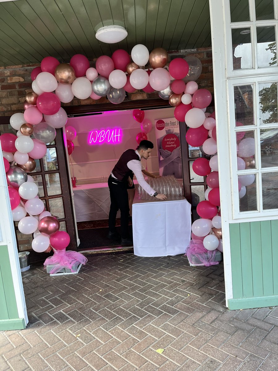 k_leather's tweet photo. Loving the @BankHouseHotel1 it’s such a stunning hotel for any kind of event. How beautiful does this room look for tonight’s  @wbuhaven  ball @LynnMDarling https://t.co/W3vTYWd87a