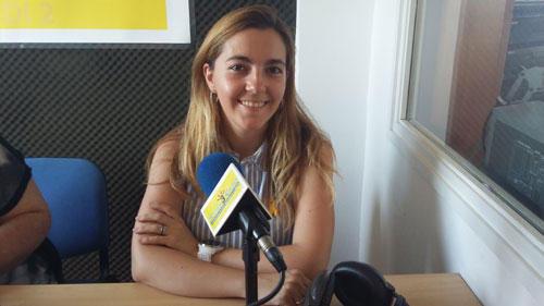 sants3radio's tweet photo. Hem començat el #SantsMontjuïcAlDia amb @georginalazaro, consellera de @JuntsxCatSants al @BCN_SantsMont, opinant sobre la inseguretat, arran de la mort d'un jove a la plaça Espanya i les destrosses en botigues de @CreuCobertaShop durant la #Merce2022.

▶️https://t.co/CfatfQoA8q https://t.co/qYJ3A0eCCv