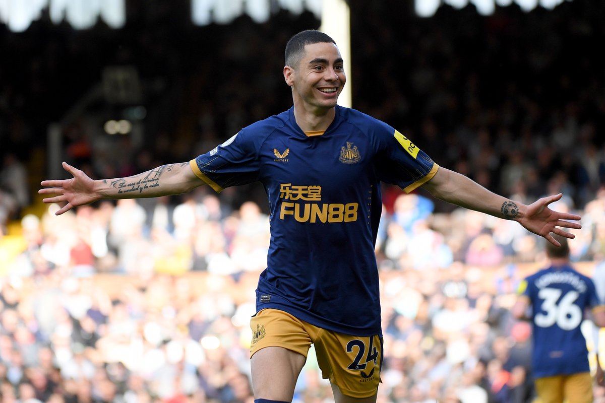 talkSPORT's tweet image. Premier League goals this season:

⚫️ Miguel Almiron: 3
🔵 Jack Grealish: 1

pLaYiNg LiKe AlMiRoN 🤪