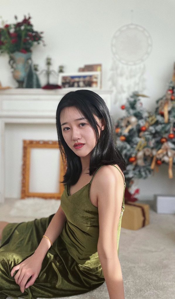 PaB640's tweet photo. 年龄：28
身高：161
体重：113
坐标：无锡
��感状态：单身
已开几洞：3
被几个人操过：70➕
第一次几岁：17
特殊癖好：人前露出，强制，蒙眼多人，捆绑
特殊经历：被捡尸轮奸
最多1v几：4
多人经历：太多了
最刺激的经历：17年在上海观光船当众半裸
是否喜欢露出：是
最希望被谁操：黑人 https://t.co/0l41BTjjjv
