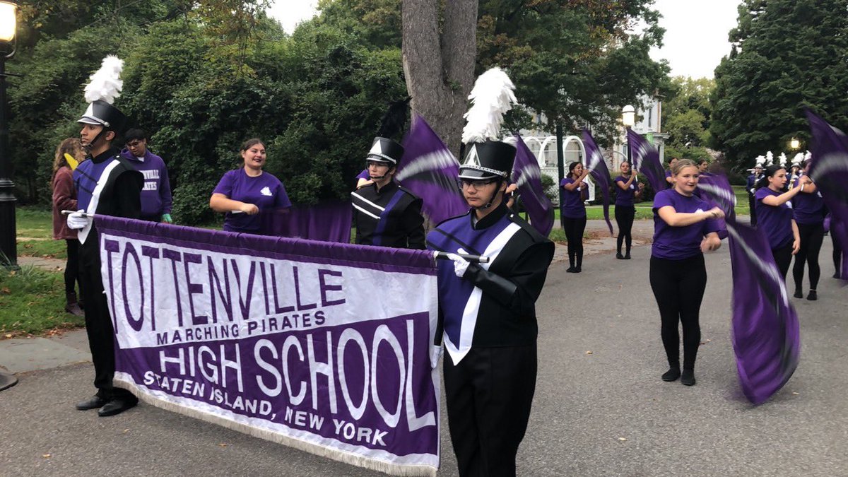 Special s/o to @THSMarching & @lbdamico for providing the soundtrack to Amal’s only Staten Island visit! Our @TottenvillehsI talented band escorted the 12ft puppet through Snug Harbor last night! @CSD31SI @nycoasp @NYCSchools @SIBPVito #LittleAmal #TheWalk #PirateCrew 💜🎶