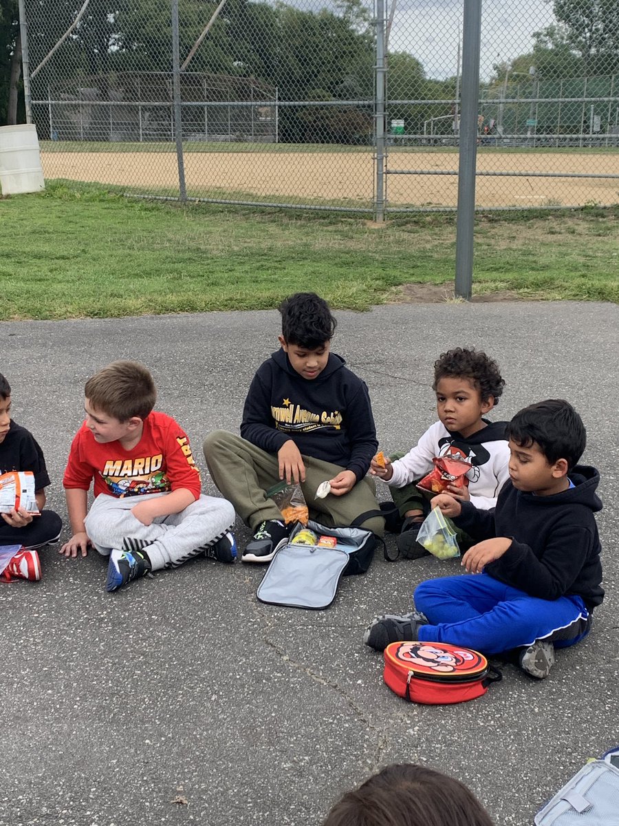 JeanellenSetera's tweet photo. We have been learning about animal structures in Science! We know all about the structures a tortoise has to survive!🐢 We went outside for snack and watched to see what structures we use to eat! 🍎🍌🥕Is it the same as a tortoise?@AmplifyScience https://t.co/1QgBmSWNFU