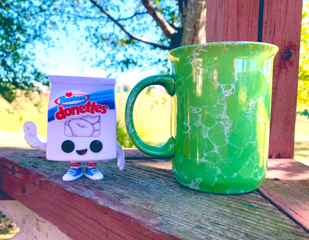 MrzPop1980's tweet photo. #InternationalCoffeeDay is the prompt for @OriginalFunko’s Twitter #funkophotoadaychallenge Day 1, October 2022!! 
Looks like having @Hostess_Snacks #DonettesDonuts is what to have with your #Coffee!  #Donuts #Funko #FunkoAdIcons 
#FOTW #FunaticoftheWeek https://t.co/ozxR9emnOR