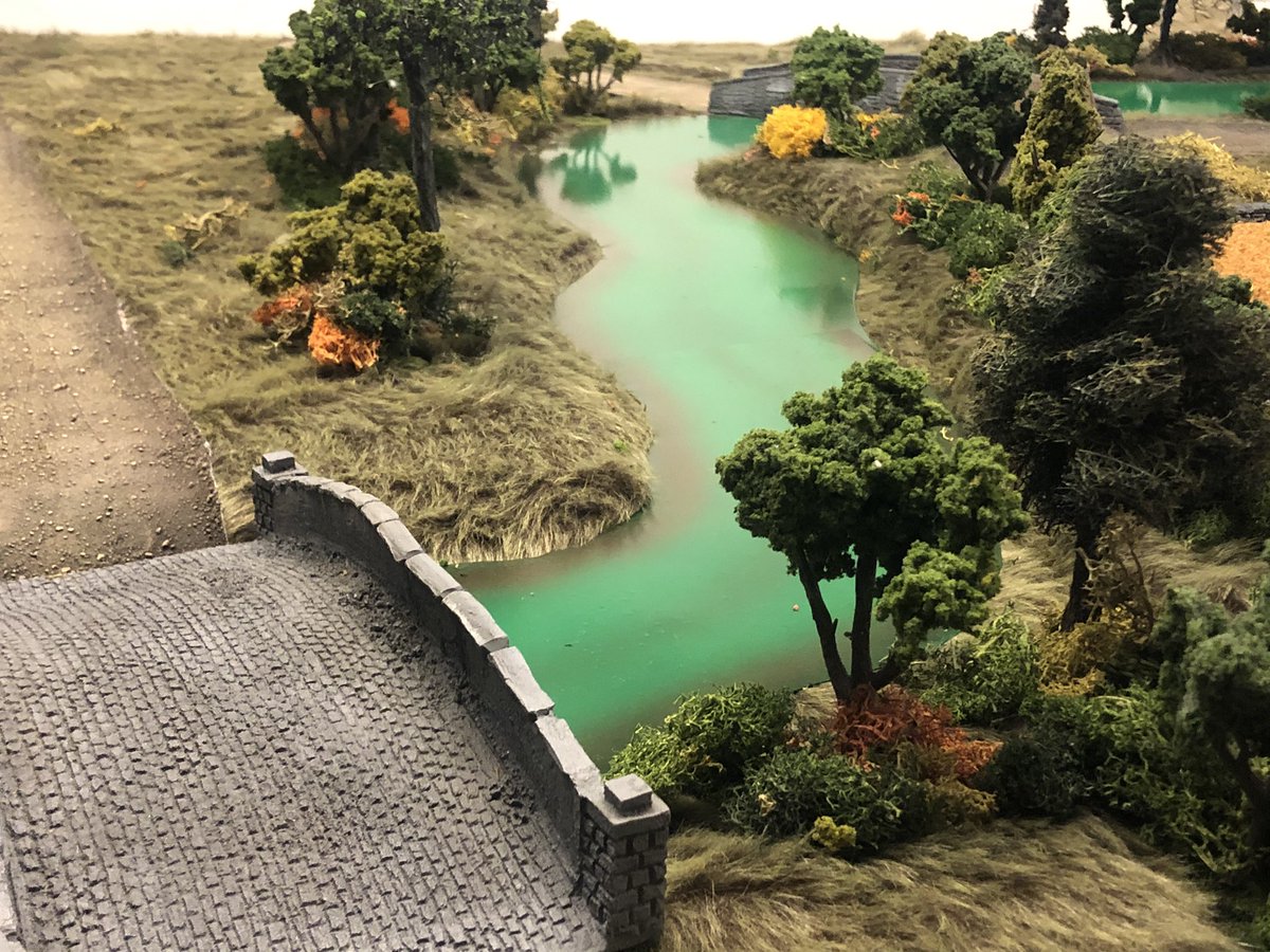 Experimenting with river/stream terrain for the next Chain of Command game. Haven’t done rivers before but pretty happy with how this turned out 
#spreadthelard