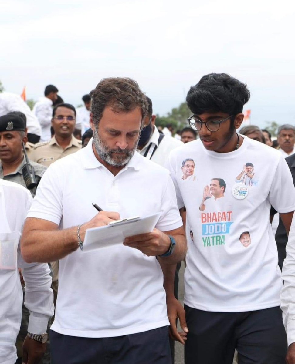 AlvinJebasheela's tweet photo. #இந்தியஒற்றுமைப்பயணம்
#BharatJodoYatra
#RahulGandhi
#23thday https://t.co/YFhvAZXrv1