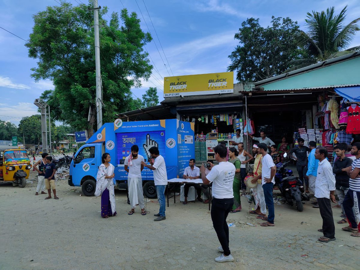 ElectionHojai's tweet photo. Awareness programme on linkage of AADHAAR with voter card organised by the #CEOAssam performed in seven locations of Hojai district today. https://t.co/SF42PFxuJU