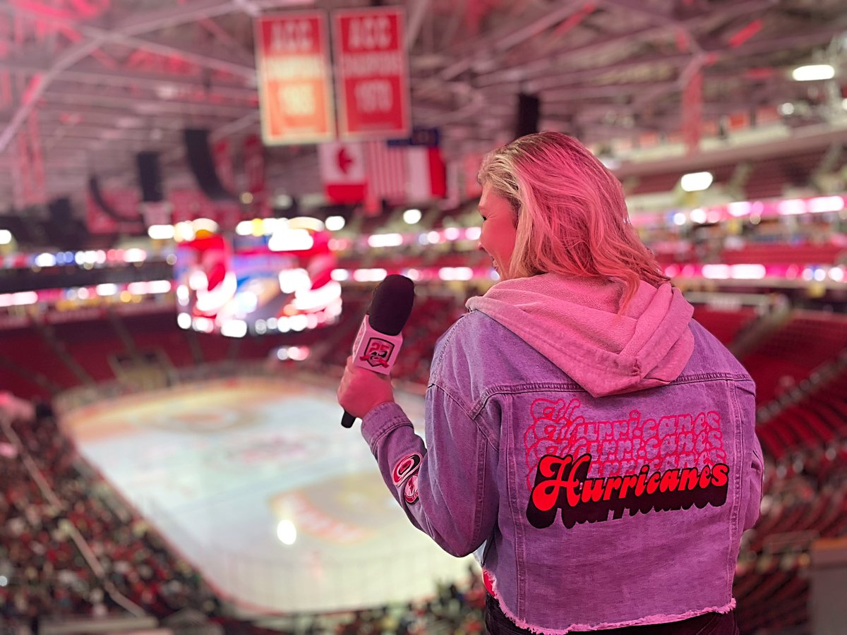 Excited to see a full <a href="/PNCArena/">lcnc</a> today! #LetsGoCanes <a href="/WEARbyEA/">WEAR by Erin Andrews</a> #wearbyea