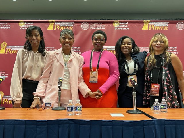 DrMoniqueGary's tweet photo. So honored to moderate a panel on breast cancer disparities @CBCWeek. All month I’m repping #clinicaltrials #breastdensity, #healthequity #bodypositivity, yall prepare to be sick of me #BreastCancerAwarenessMonth is time 4 ACTION. @katiecouric @maryjblige @Yitty #knowyourdensity https://t.co/mnoTi05W9L