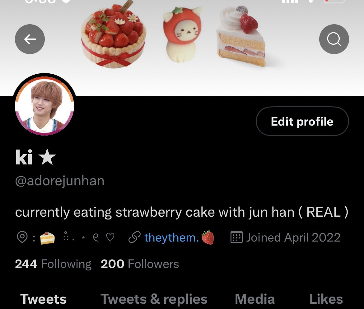 ok so im back now i have a new layout and i think im staying i missed all my moots sm 😕 these r my old layouts in case u guys dont recognize me 😭