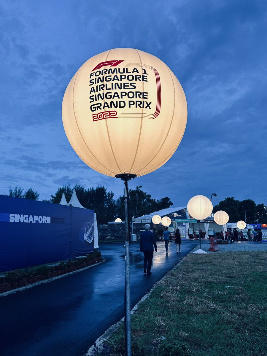 Riya2124's tweet photo. What an amazing evening. I was there for @danielricciardo !! 🌚🏎️💨 #F1 #SingaporeGrandPrix2022 #GrandstandView https://t.co/ZIm5055wfN