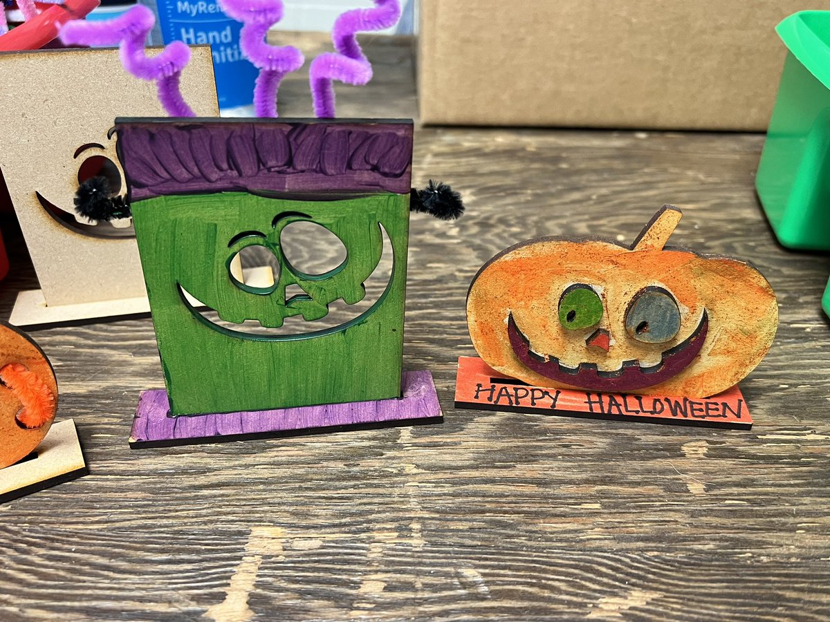 BucksIUSTEAM's tweet image. #MobileFabLab is set up and ready @SenSantarsiero Kids Fest, come see us to fabricate pumpkins, code #Dash @WonderWorkshop through the pumpkin 🎃 patch, and see #digitalfabrication in action! #STEMinPA