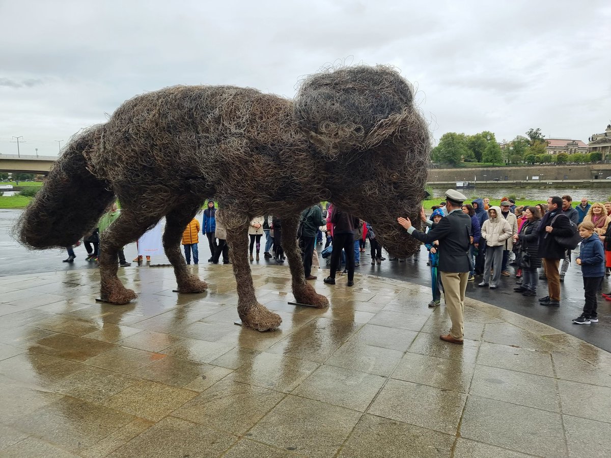 LiborSecka's tweet photo. All the power to imagination! #Czech Season started in #Dresden, capital of neighbouring #Saxony. #Wulpes Gott - #Slavek by Franta #Skala, Quo Vadis (1990) by David Černý. #PublicDiplomacy #Czechart https://t.co/eTLcX1hilo