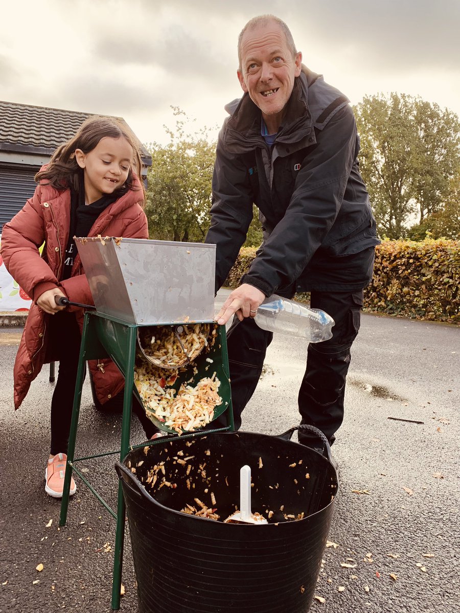 OperationFarm's tweet photo. We had to go all ‘old skool’ with a manual scratter today as our electric one is poorly sick. It was the press that proved the main problem in the end, but we (or rather Rob) battled on and everyone slurped on juice and took some home too. 
Great folk, great convo, great event 🍎 https://t.co/WWDUzsN7Se