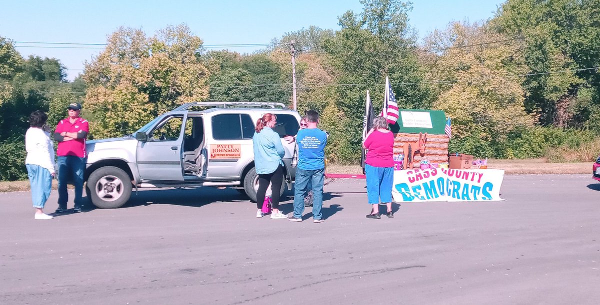 MarcGagne16's tweet photo. Looky Here!!!!
@CassCoDems out in the community again.
#LogCabinDays
#DemocratsDeliver
#VoteBlueForSoManyReasons https://t.co/10Wj023kln