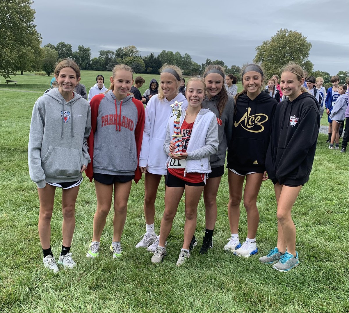 yudtmath's tweet photo. Great work @ParklandXC MS team at the @LHSCanesXC Hurricane Invitational this morning! 1st place 🏆 for both the boys &amp; girls teams! Congrats! #befast https://t.co/9QaTILenYp