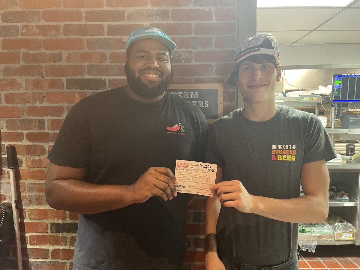 ChelsMarks561's tweet photo. David and Chase go above and beyond every shift! True HOH leaders!!! #chilislove #chilis #righthererightnow @Obione52 @rhyman101 https://t.co/MHMhUj1OWm