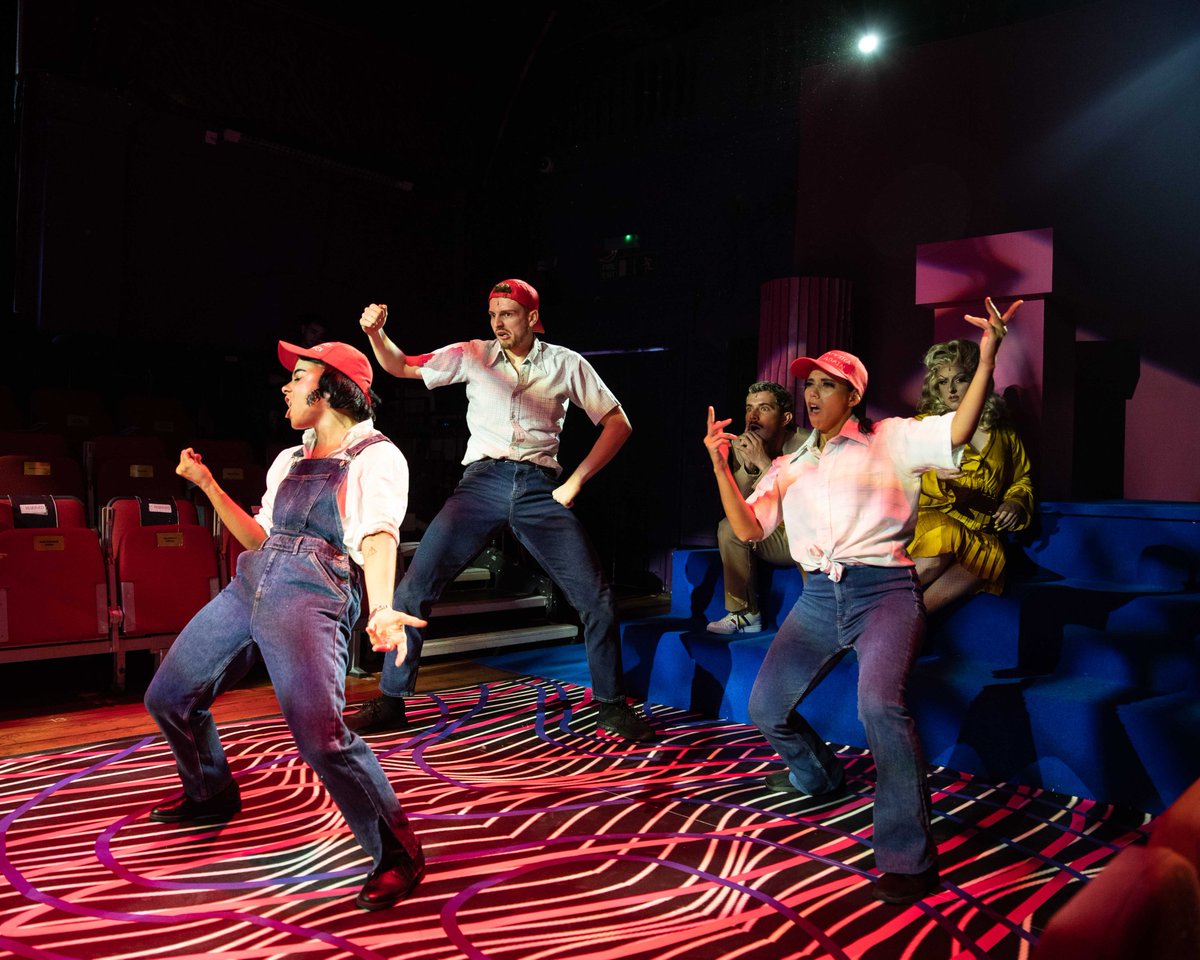 Didn't y'all hear the news?????

It's our last weekend making theatre great again 🇺🇸 Don't miss out on Trump L'Oeil's FINAL SHOWS at <a href="/GatehouseLondon/">Upstairs At The Gatehouse</a>: upstairsatthegatehouse.ticketsolve.com/ticketbooth/sh… 📸 Nick Brittain