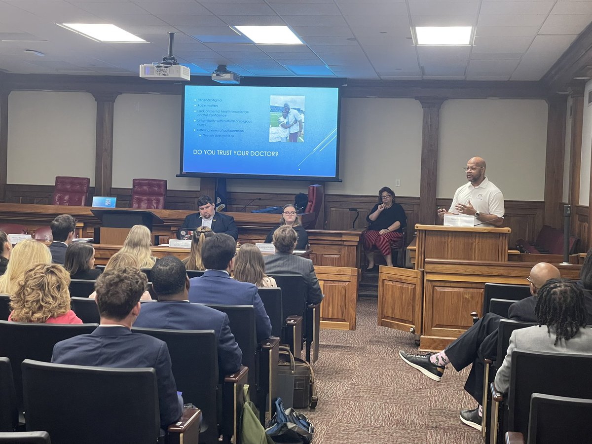 LA_Regents's tweet photo. We appreciate @ThaHipHopDoc for speaking to our student leaders on taking care of themselves, mind and body. #MentalHealth #COSBP https://t.co/oZHlyhhbE9