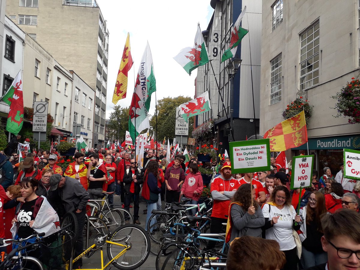 Rali Yes Cymru heddiw. ANHYGOEL. YesCymru rally today. Time to ditch the crooks in Westminster.