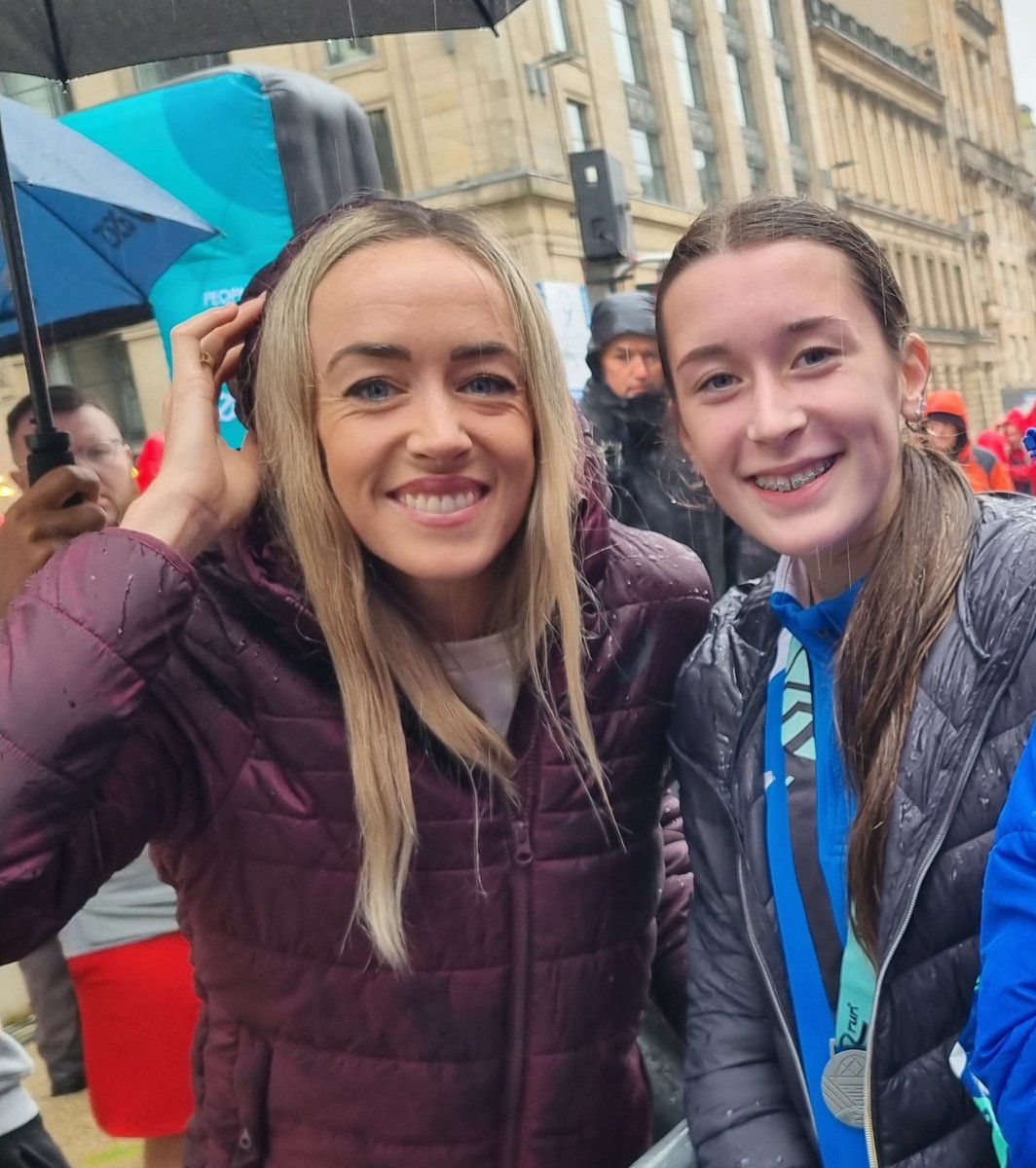 kirstyrenwick2's tweet photo. @AirdrieSports Abby Renwick completed @GreatScotRun today, she was luck enough to meet these lovely athletes 🙂 https://t.co/xFLyIcm43J