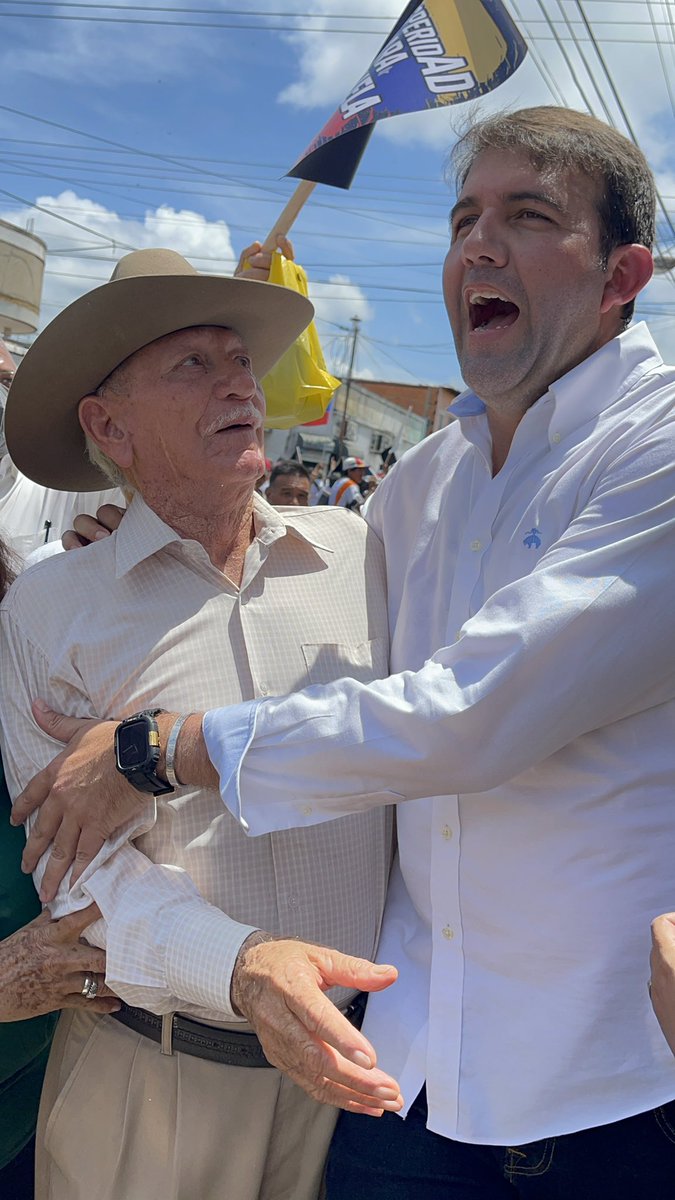 prospericarlos's tweet image. ¡Upata nuevamente demostró ser la cuna blanca de #Bolívar! 

Desde el Mun. Piar, caminamos con @FreddyValera_AD Sec. General, @juanmanuellbad Sec. Municipal y @Eduardozaraza10, ratificamos nuestro mensaje de esperanza para mantenernos de pie hasta lograr una Venezuela libre.