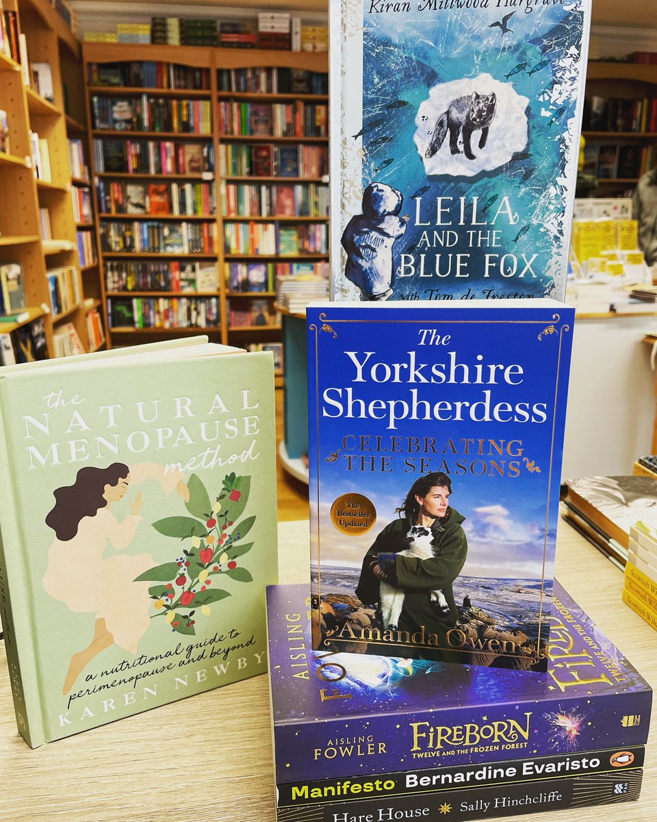 IsleofSkyeBooks's tweet photo. Looking for a new book to read this weekend?
These are newly-released titles from the past week that are available in our shop.
#outthisweek #TheYorkshireShepherdess #Manifesto #TheNaturalMenopauseMethod #HareHouse #Fireborn #TwelveandtheForest https://t.co/1nJz9vU80H