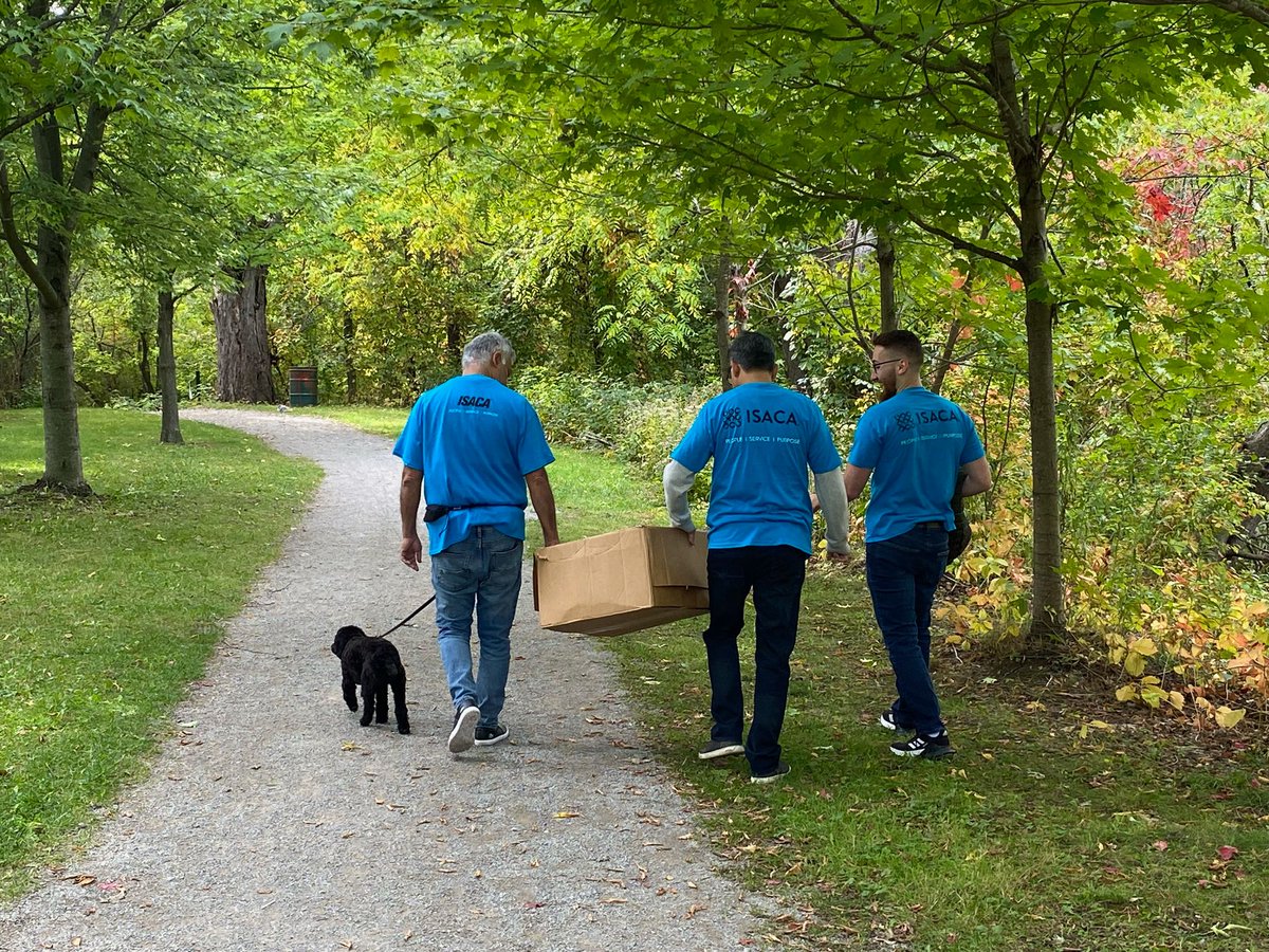 IsacaToronto's tweet photo. ISACA Toronto Chapter members participating in the fourth annual worldwide day of volunteerism, CommunIYy Day!

#IsacaCommunITyday #ISACA #TorontoChapter https://t.co/goD9lcBTgZ