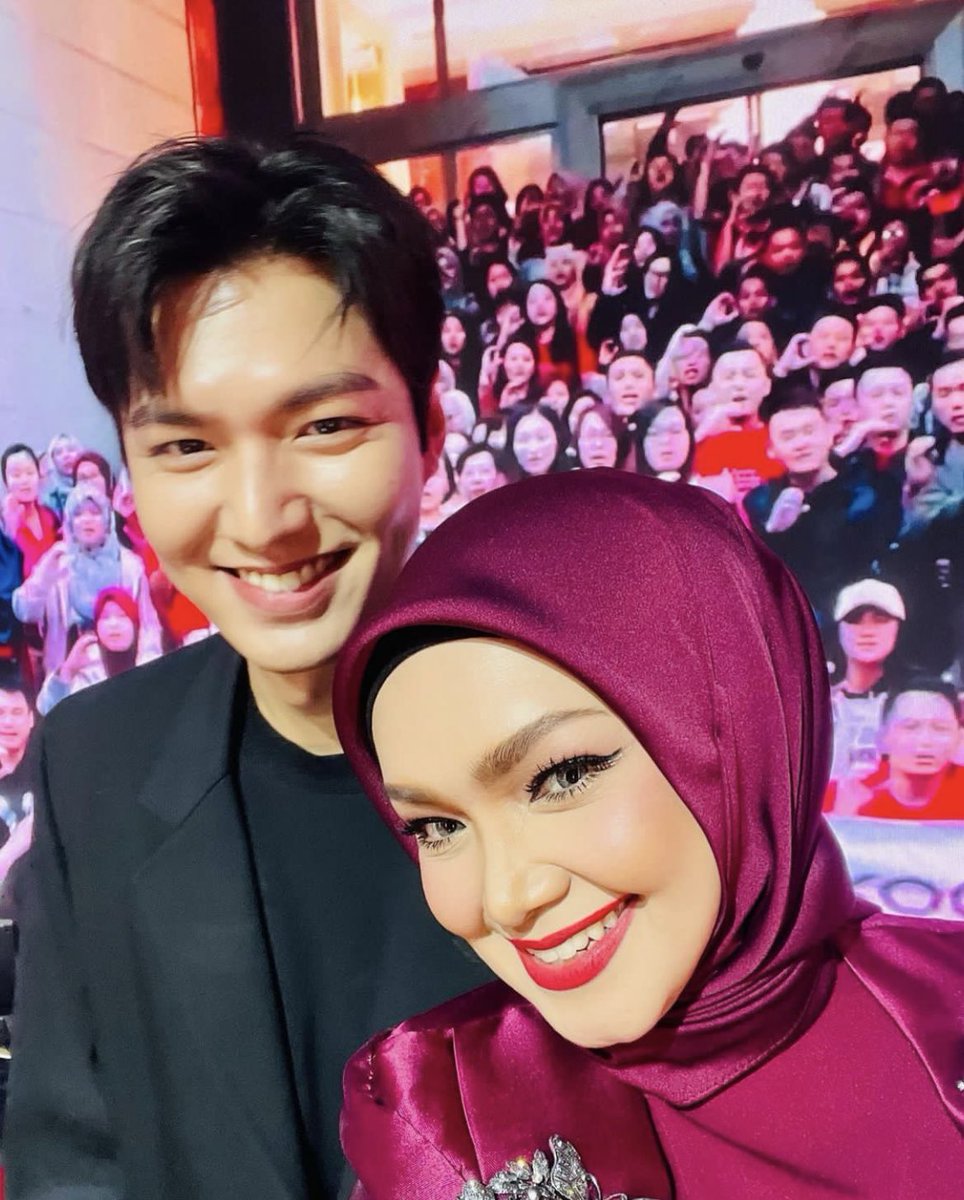 IniAlalalannn's tweet photo. Siti Nurhaliza x Lee Min Ho

Nokkkkkkkk!! Aku jealoussssssss!! Aku kapan ya aulohhhhhhhhh!! 😭🥲😳

#CUCKOOAppreci8th #CUCKOOxLeeMinHo https://t.co/ebFGyBykre