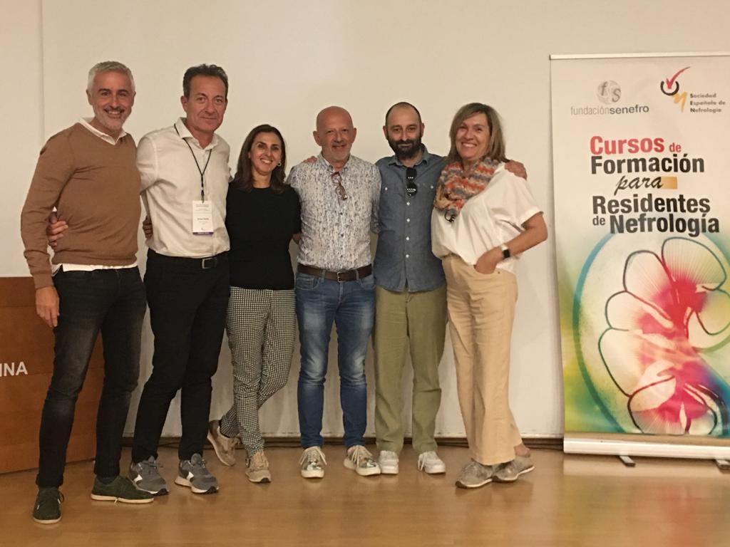 SENefrologia's tweet photo. Coordinadores y profesores de #encuentroMirnefro22: gracias por compartir conocimientos y experiencia 🙌@EmiliSanAlv @Emor67 @torreandfriends @EdoardoMelilli https://t.co/BqxRmSDpyq
