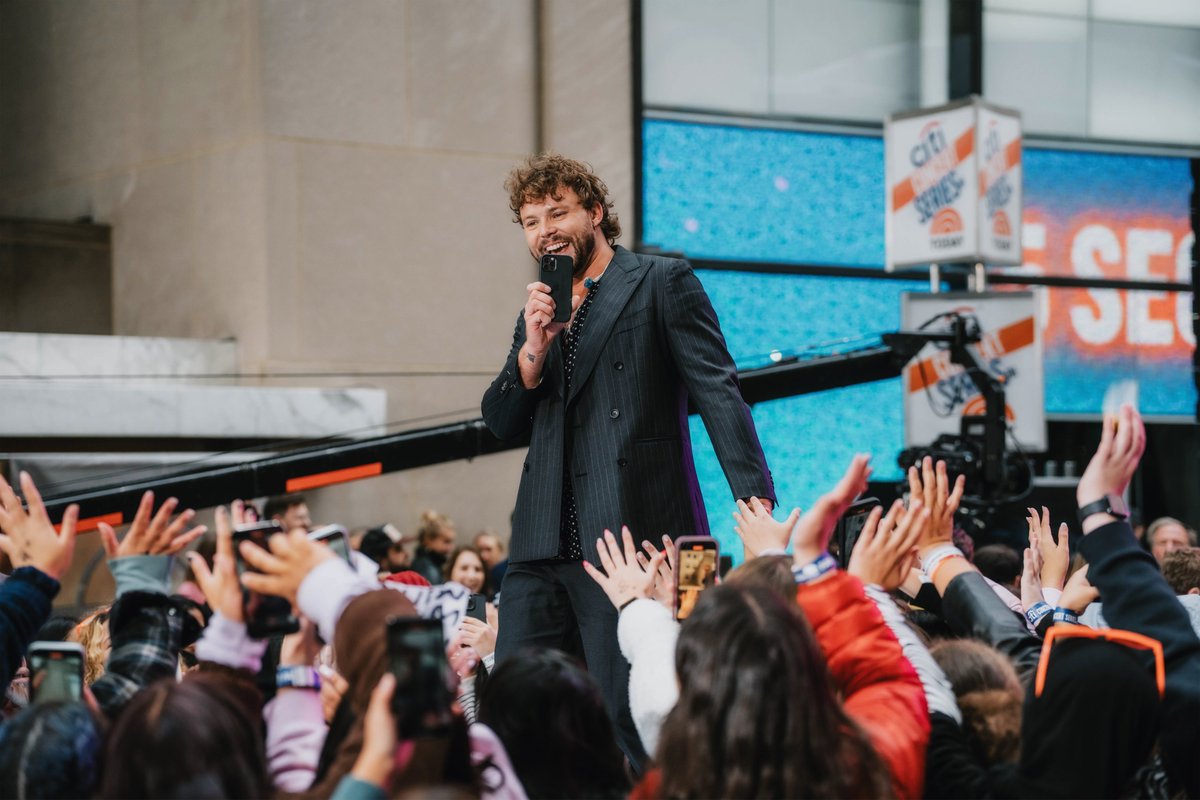 angelo_joseph_'s tweet photo. Still can't believe I got to shoot @5SOS yesterday, feels like a dream. #5SecondsOfSummerToday https://t.co/3YvPBbNCcm