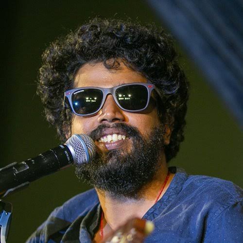 Cinephile05's tweet photo. Singer Pradeep (Vijay) Kumar's first song , That Jathi Portion sung by him
Chitti Dance Showcase
#12YearsOfEnthiran https://t.co/TxUzvo3RIg