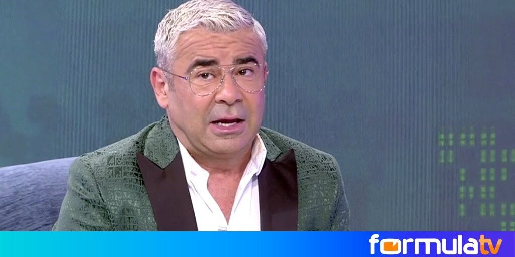 FormulaTV's tweet photo. Jorge Javier Vázquez abronca a los colaboradores de 'Sálvame' por aburridos: 'El otro día me caía de sueño' https://t.co/IyGb6e38Vs https://t.co/i8kxW1WSLG
