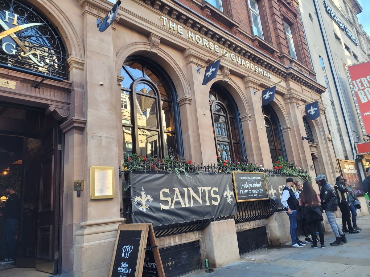 _altoel_'s tweet photo. Arrived at #Saints Fan pub 
@Saints_Germany 
#WhoDat #londongames #nfl https://t.co/huEqZe0qBg
