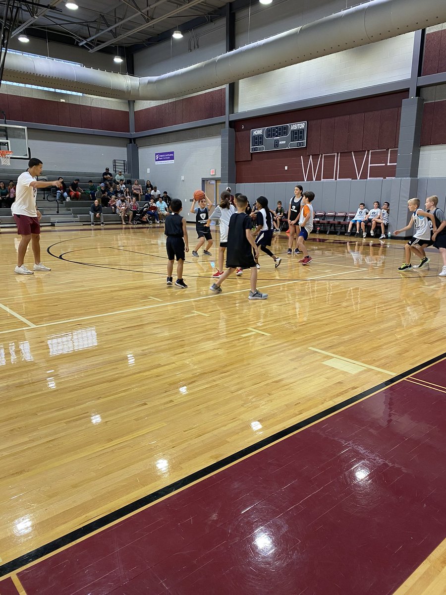 ComalFIT's tweet photo. So grateful for the middle and high school basketball programs out supporting 4th and 5th grade #ComalIMSports! Thank you for all that you do! @DavenportHoops @cisdnews #EveryStudentConnected https://t.co/1XOm5r5Acy