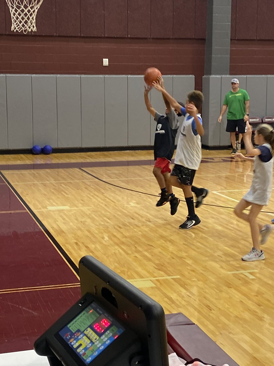 ComalFIT's tweet photo. So grateful for the middle and high school basketball programs out supporting 4th and 5th grade #ComalIMSports! Thank you for all that you do! @DavenportHoops @cisdnews #EveryStudentConnected https://t.co/1XOm5r5Acy