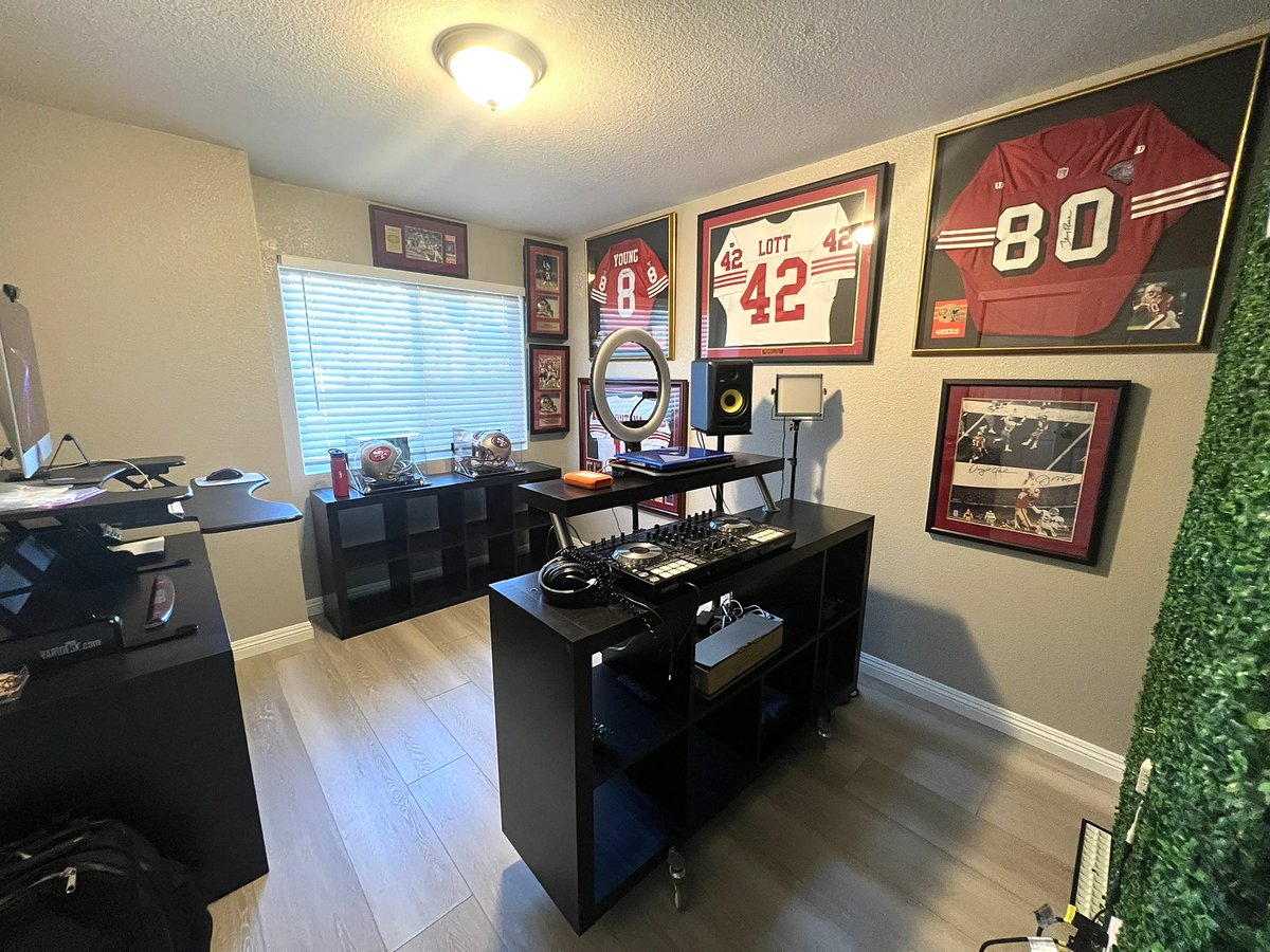 dj_ducci's tweet photo. Photos of my @49ers Live Stream Studio! The @SFGiants is going to be put up on the left side next week!

#diehardsportsfan #49ersfaithful #mancave #livestreamstudio https://t.co/ZIx9QilMnx