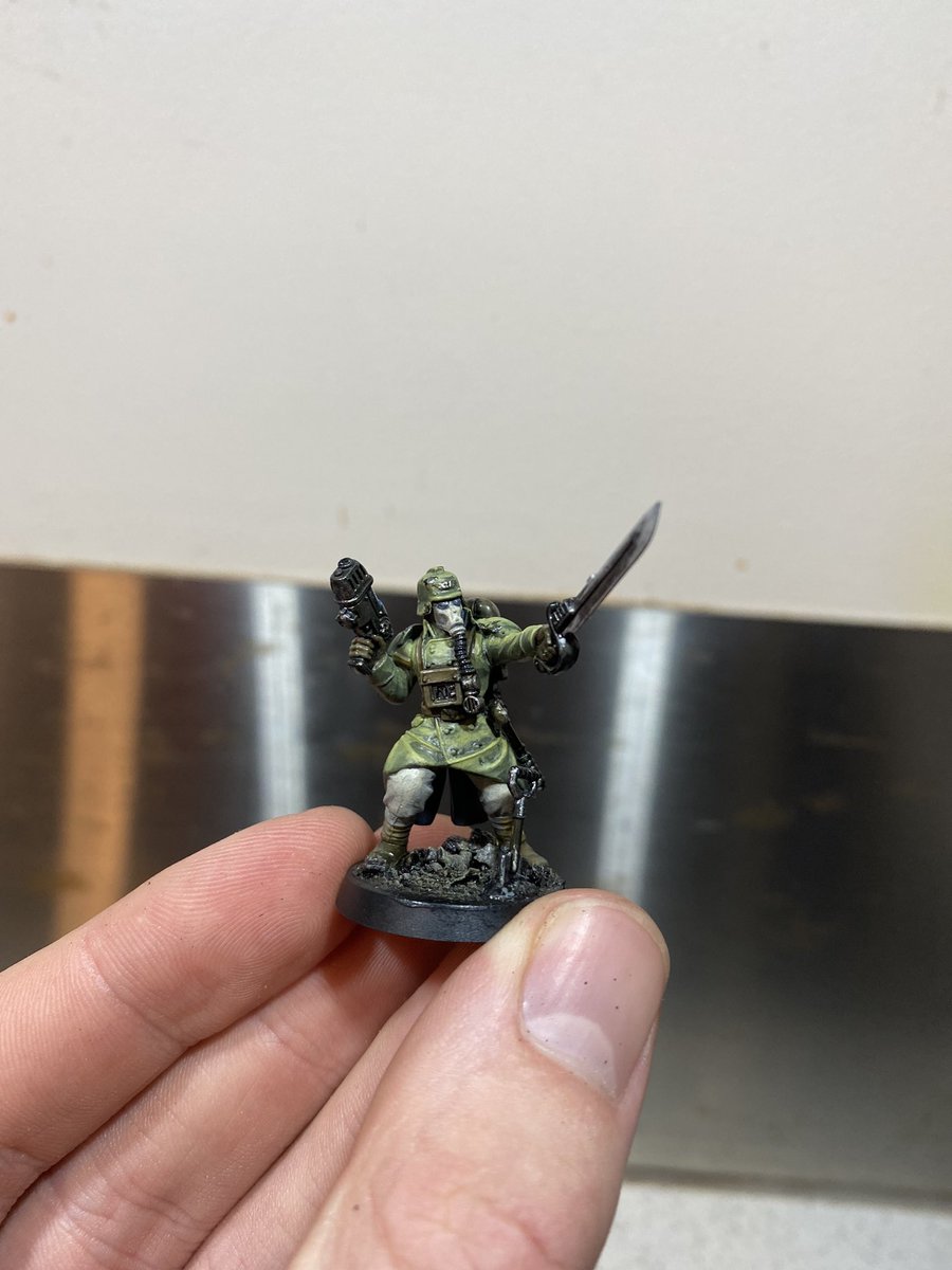Uscur4's tweet photo. I finally stepped away from boring flat paint schemes and tried following @ageofsquidmar ‘s techniques, and I love it! Thanks Emil! #warhammer40k #WarhammerCommunity https://t.co/IDhJ5YizYt