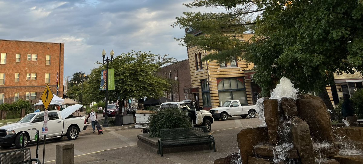 funkarteville's tweet photo. Artists are setting up for the annual FALL Funk in the City Art Festival in historic Haynie’s Corner.

Booths open at 10:00 am until 5:00 pm. Free Admission.

Come down and enjoy music, food &amp; local art!

🎨🎶🍴 https://t.co/HPqlFzyTCQ