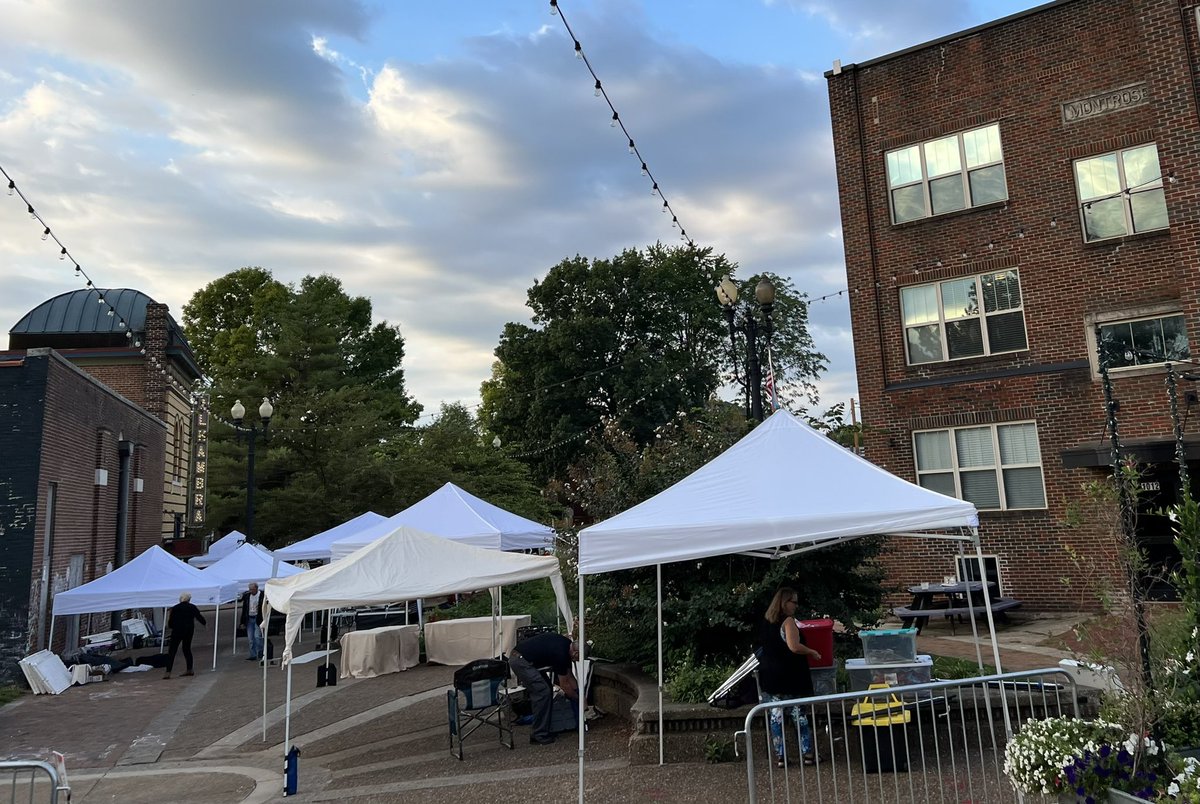Artists are setting up for the annual FALL Funk in the City Art Festival in historic Haynie’s Corner.

Booths open at 10:00 am until 5:00 pm. Free Admission.

Come down and enjoy music, food &amp; local art!

🎨🎶🍴