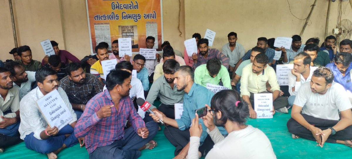 CMRathod18's tweet photo. @AAPGujarat આપ ના નેતા આગેવાનો ને કેમ છેલ્લા 4 વર્ષ થી માંગ કરી રહ્યા છે જે SRP waiting ના 1168 પરિવારો એ નથી દેખાતું એનું બવ દુઃખ થાય છે સુ સમજવું કંઈ ખબર નથી પડતી બોલો https://t.co/1Uqe8OYJL5
