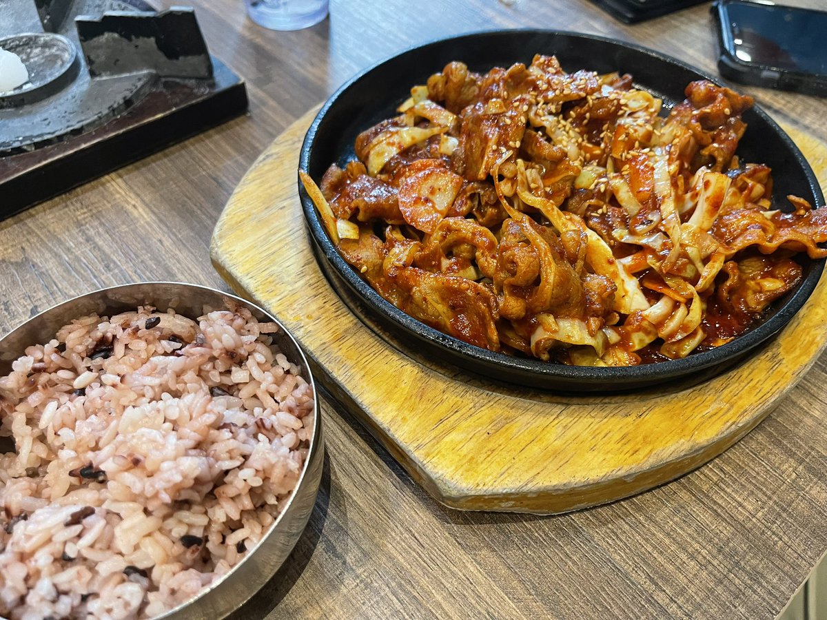 norlinkarim's tweet photo. Korean for dinner - spicy beef rib stew, spicy chicken stew, spicy grilled beef &amp; potato pancake. What’s for dinner? #virtualdinnerdate #WAPmembers #BTSARMY #BTS @BTS_twt https://t.co/VnPQ0hSBKR