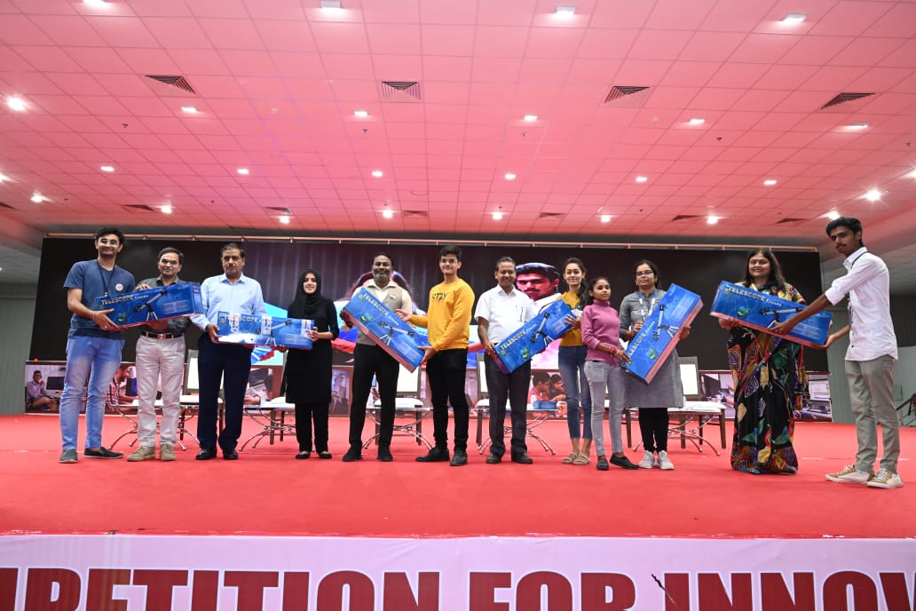 narottamsahoo's tweet photo. It’s really nice to see our student's coding work during  hackathon @GujScienceCity .

Students are able to present what they create – an important part of creativity, showing what they have done with positive response. @mnagarajan @vnehra @jitu_vaghani @CMOGuj @PMOIndia https://t.co/Ysq2ZHWjHE