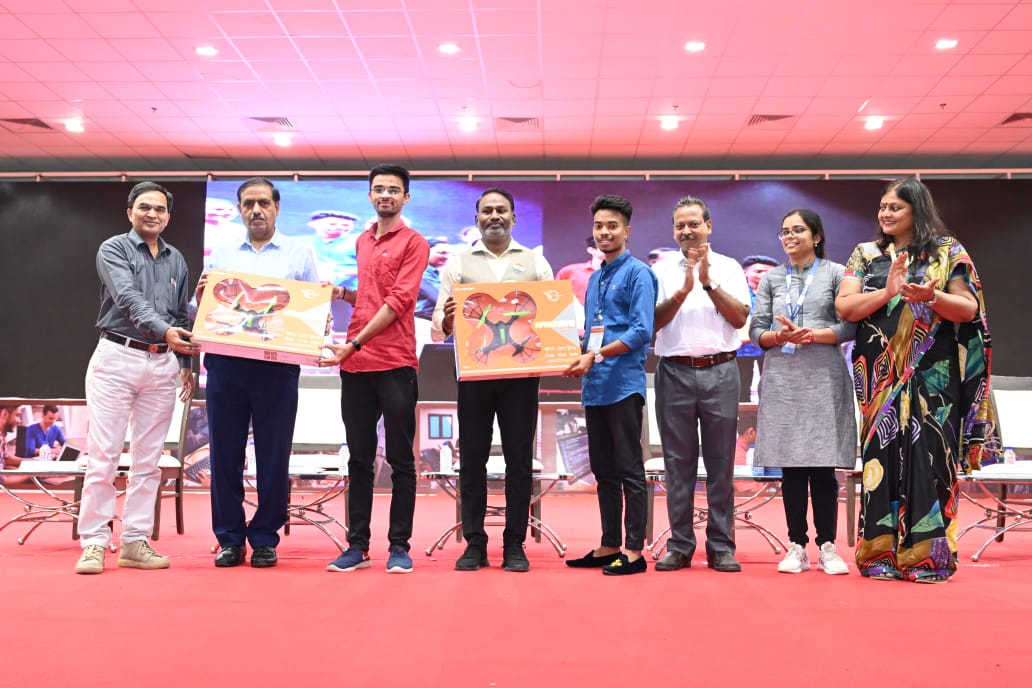 narottamsahoo's tweet photo. It’s really nice to see our student's coding work during  hackathon @GujScienceCity .

Students are able to present what they create – an important part of creativity, showing what they have done with positive response. @mnagarajan @vnehra @jitu_vaghani @CMOGuj @PMOIndia https://t.co/Ysq2ZHWjHE
