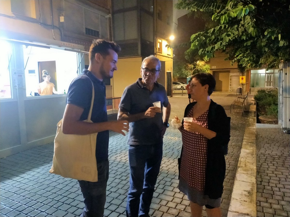 silviacasola's tweet photo. Aquest cap de setmana festa major als blocs #CiutatComtal, on ahir vam gaudir del pregó i sopar de germanor (malgrat la pluja) i aquest matí de la plantada de gegants #FMCiutatComtal https://t.co/2LU5Tbgdl6